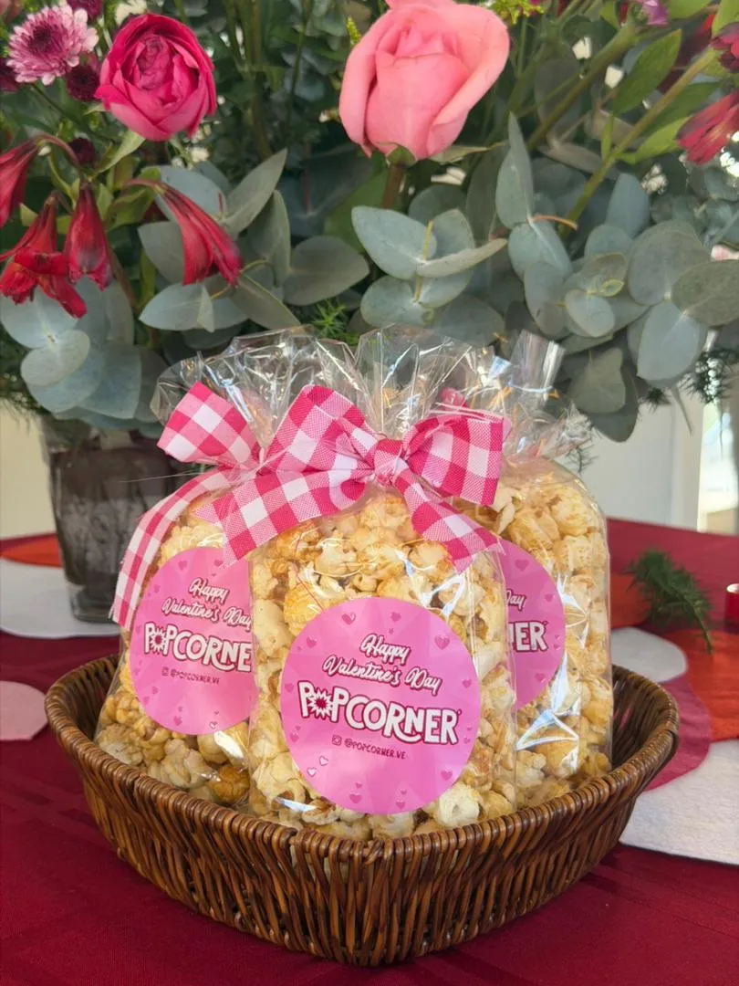 Doypacks con sticker Happy Valentine's Day Popcorner sobre cesta